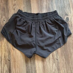 LULULEMON HOTTY HOT SHORTS 2.5”